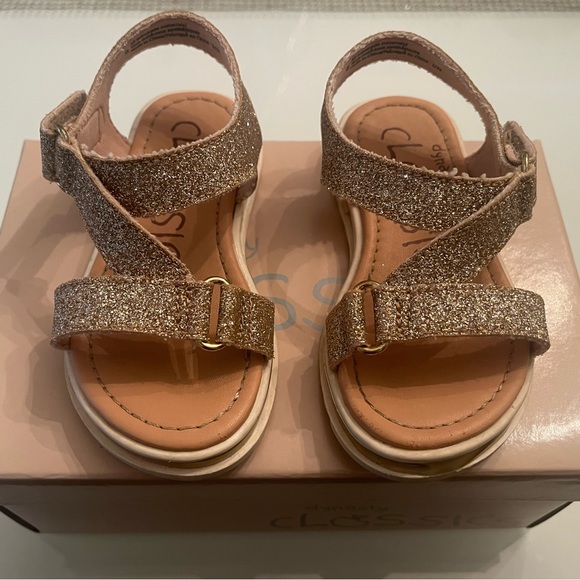 Dynasty Classics Toddler Gold Sparkling Velcro Closure Size 6 Sandals - Picture 2 of 6